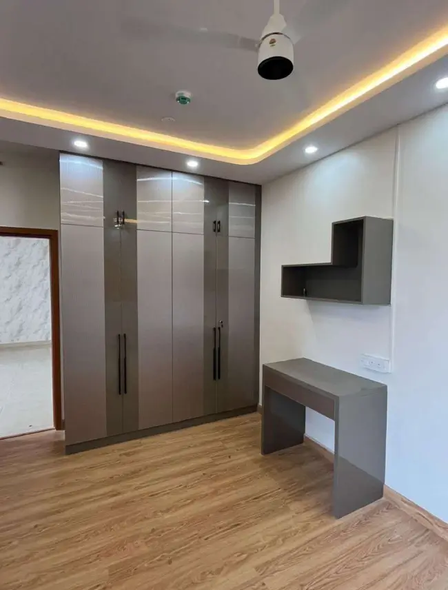 Amith, Whitefield